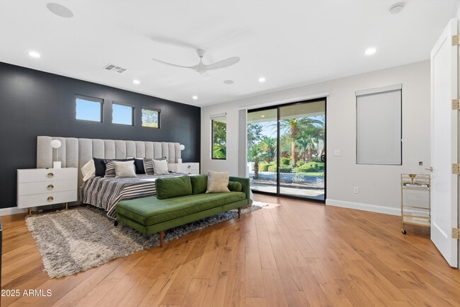 Building Photo - 4601 N Royal View Dr