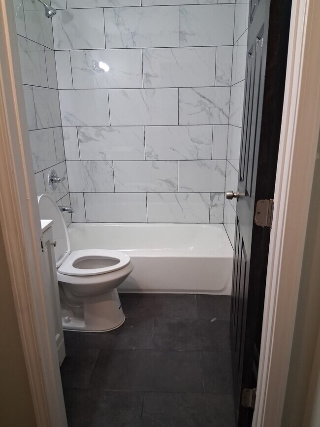 Building Photo - 804 Boston St