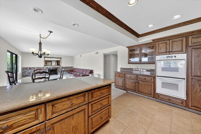 Building Photo - 5BR; 3BA Pool Home with Stunning Views in ...