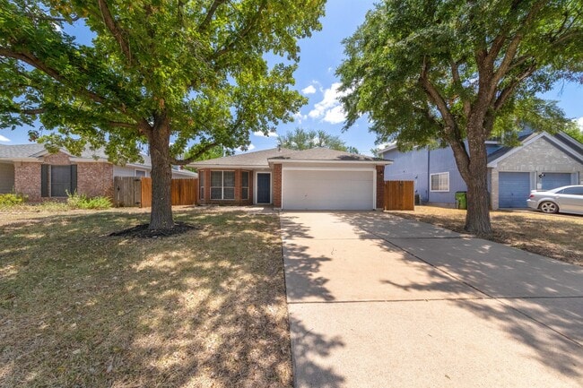Building Photo - 1901 Hollow Tree Blvd