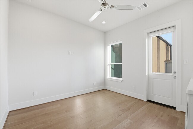 Building Photo - 1236 W 21st St