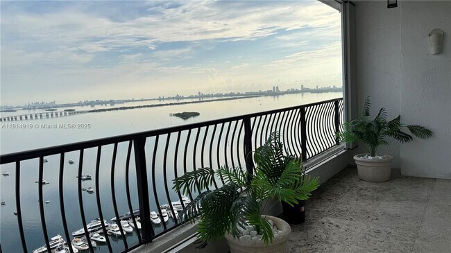 Building Photo - 555 NE 15th St