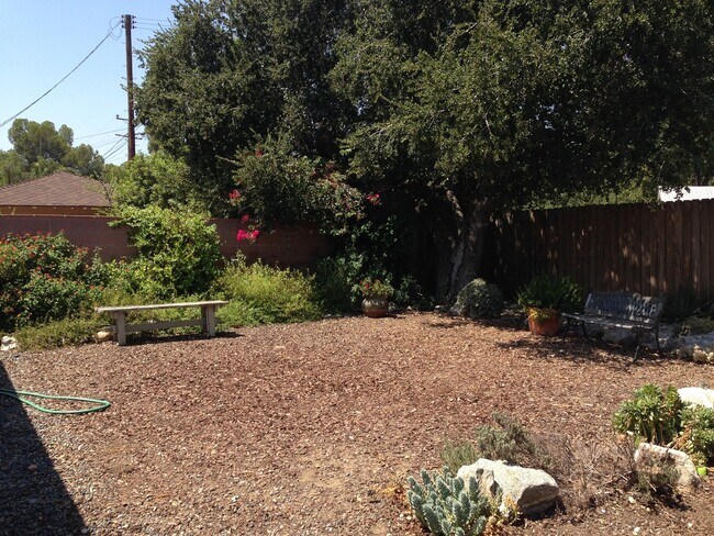 Building Photo - Spacious three bedroom one and half bath house in Sunland!