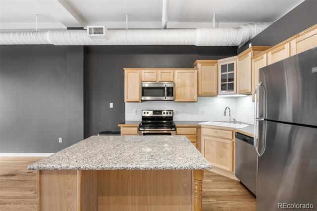 Building Photo - 1555 California St