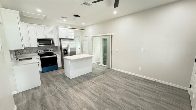 Building Photo - 37542 Eiland Blvd
