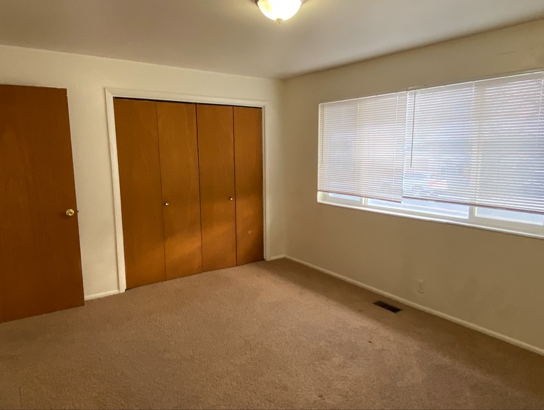 Building Photo - 261 E 200 N