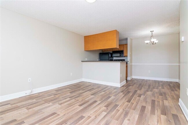 Building Photo - 203 Lake Parsons Green
