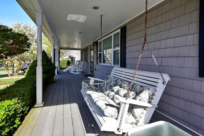 Building Photo - 62 Reposa Sq