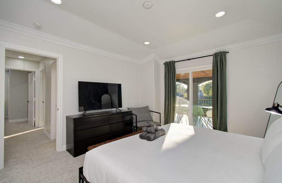 Building Photo - 8623 Parasol Ln