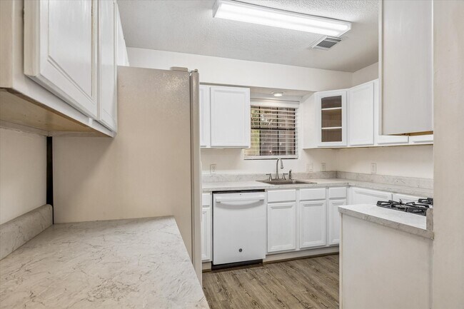 Building Photo - 1323 Reddleshire Ln