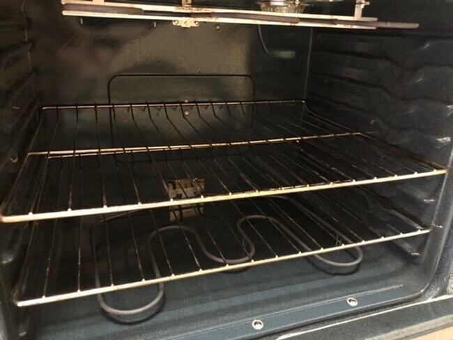 Building Photo - Charming 2 bedroom, 2 bathroom, 1 covered ...