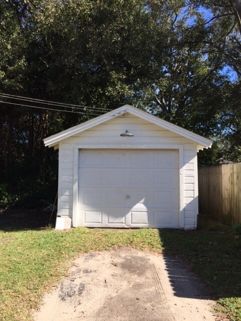 Building Photo - Midtown 2/1 Garage