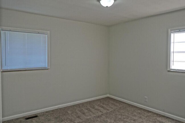 Building Photo - 2903 Bayless Dr SW