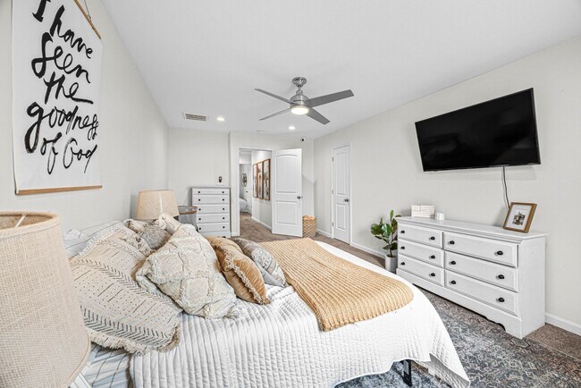 Building Photo - Pet Friendly Four Bedroom!