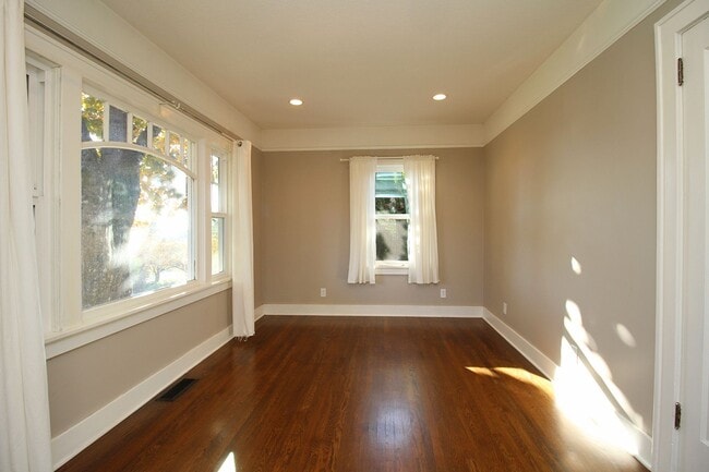 Building Photo - 4405 SW Condor Ave