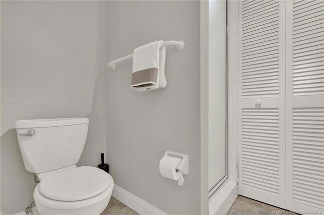 Building Photo - 9490 S Ocean Dr