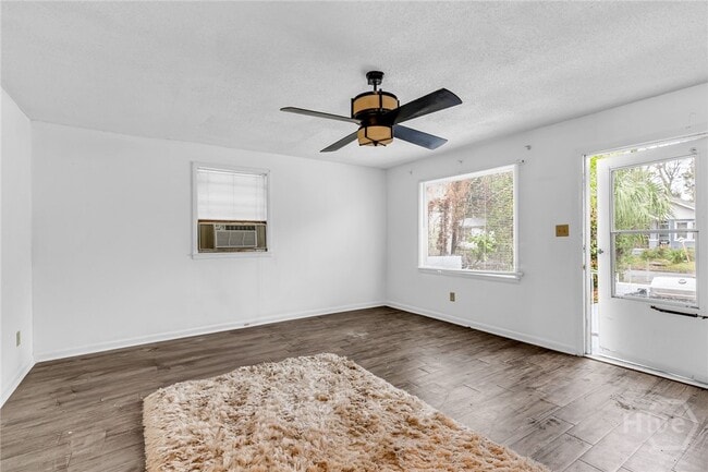 Building Photo - 821 W 51st St