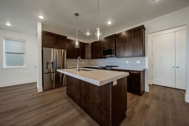 Building Photo - SPECTACULAR VIEWS, MIL APT, BRAND NEW MOUN...