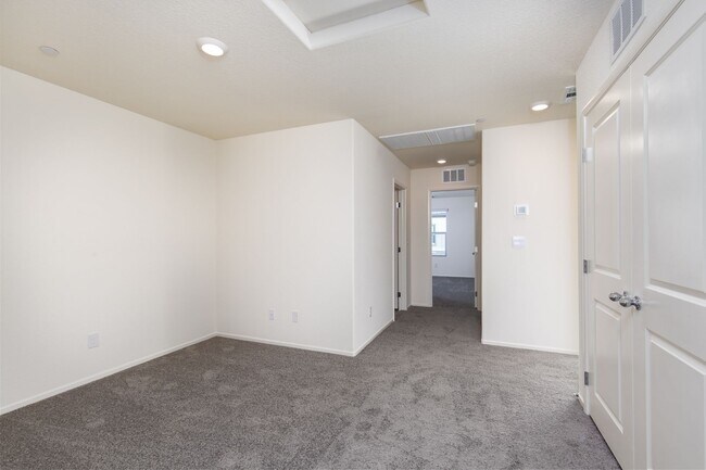 Building Photo - Stunning New-Build Townhouse in Growing 89139 Neighborhood