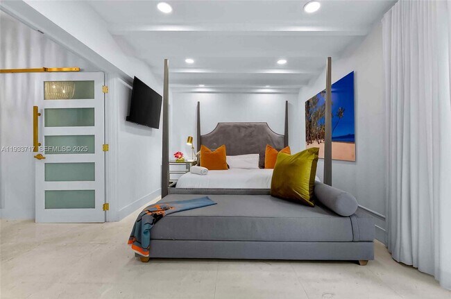 Building Photo - 800 NE 97th St