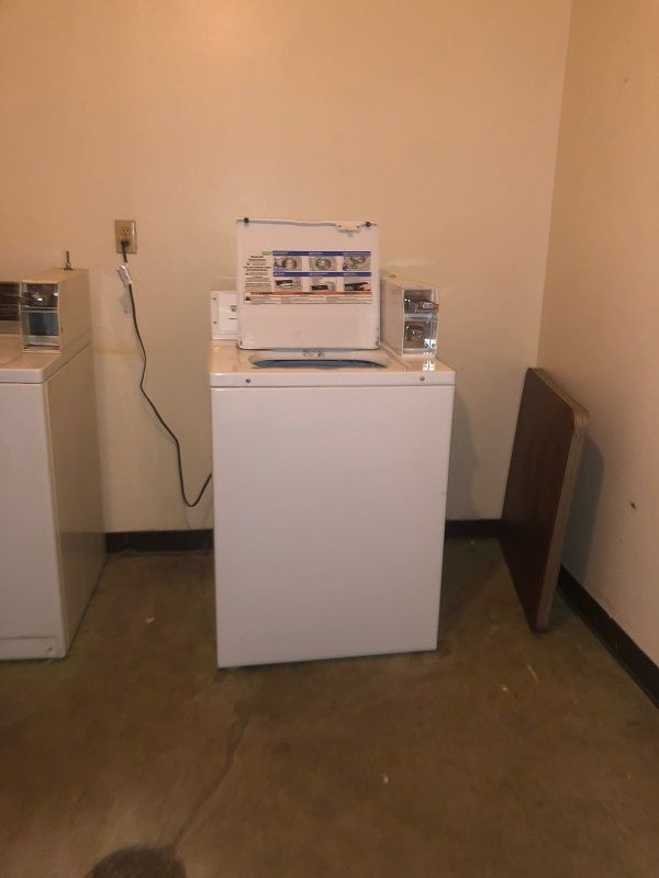 Building Photo - Cant Beat this Deal--590