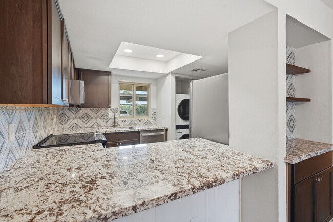 Building Photo - 10828 N Biltmore Dr