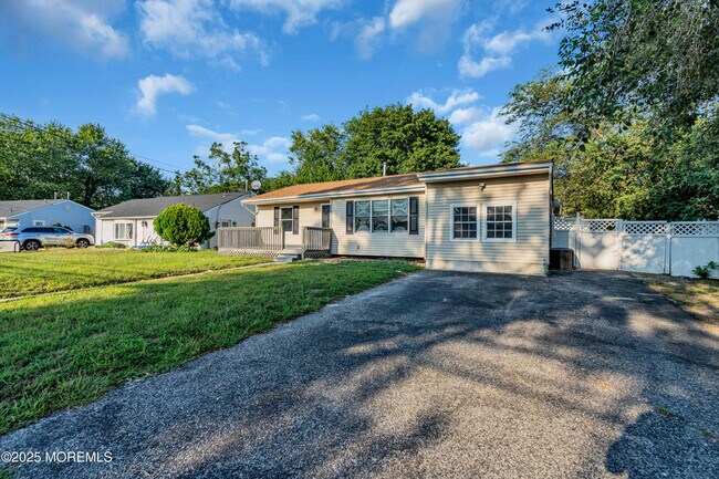 Building Photo - 879 Egret Dr