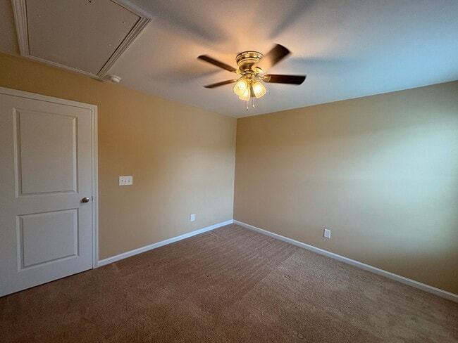 Building Photo - Gorgeous Sanford Home with Fenced Yard