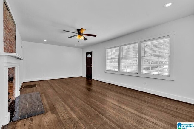 Building Photo - 305 Sterrett Ave