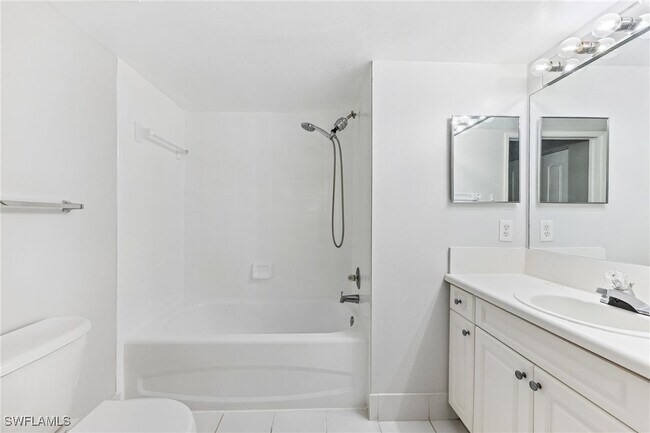 Building Photo - 1210 Wildwood Lakes Blvd