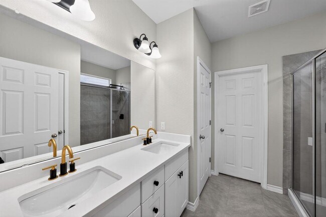 Building Photo - 161 Flexus Ln