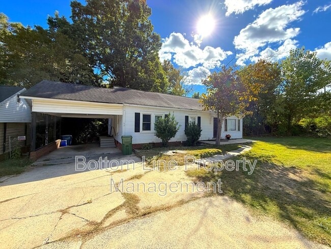 Primary Photo - 629 Tuckaseege Rd