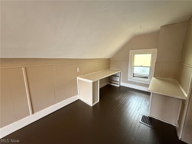 Building Photo - 897 Polk Ave