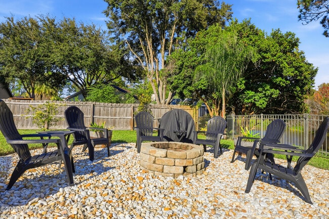 Building Photo - 2143 Lady Di Ln