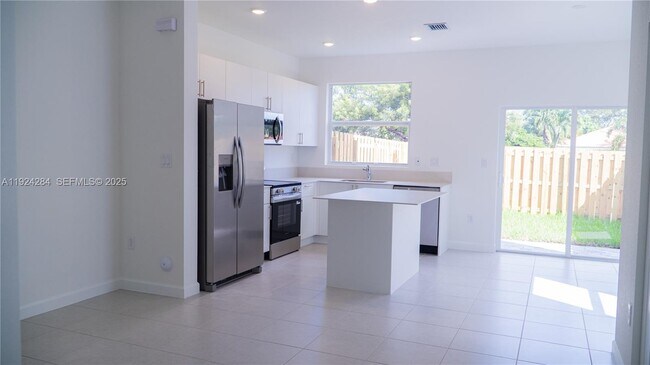 Building Photo - 27651-27155 SW 155th Ct