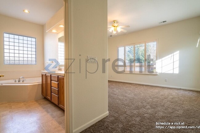 Building Photo - 100 Canterbury Ct