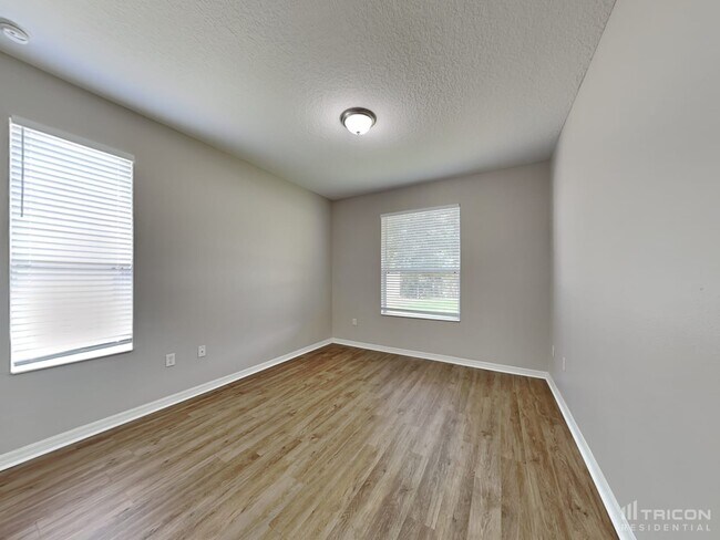 Building Photo - 36831 Queen Bee Ln