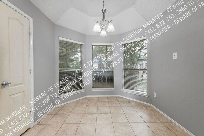 Building Photo - 9940 Queens Rd