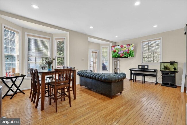 Building Photo - 8010 Readington Ct