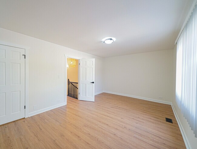 Building Photo - 621 Breakers Point