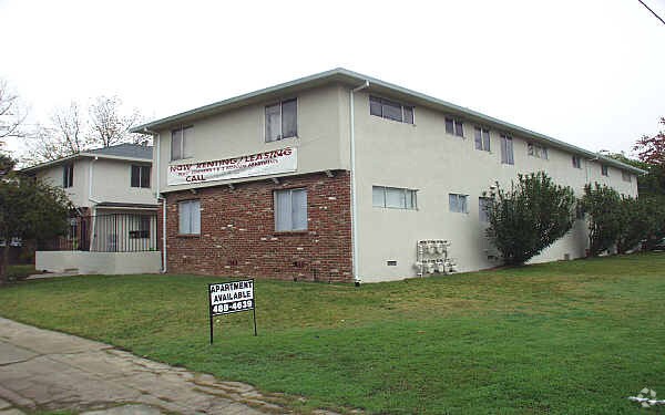 Building Photo - 2549-2551 Sloat Way
