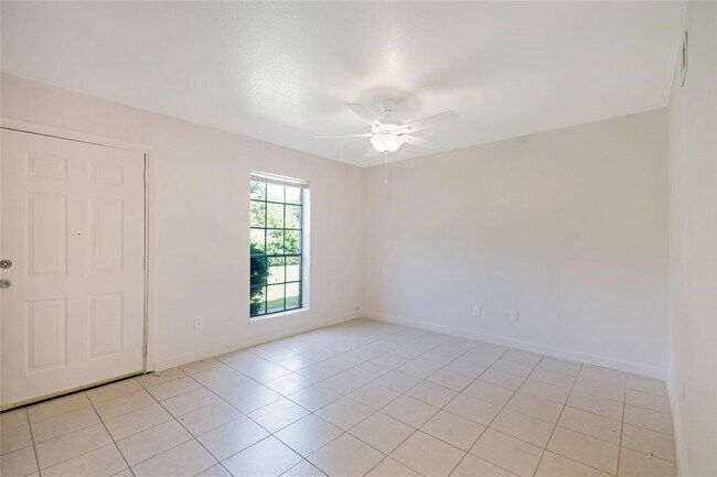 Building Photo - 9221 Vogue Ln
