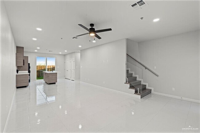 Building Photo - 20 Vanessa Ln