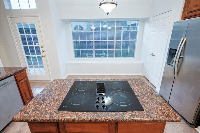 Building Photo - 1131 Spinnaker Way