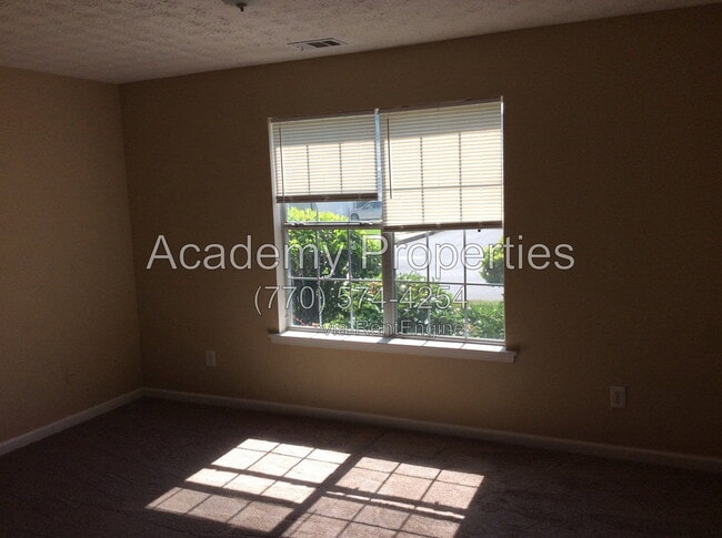 Building Photo - 390 Summer Hill Cir