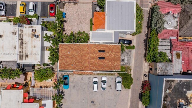 Building Photo - 311 N Surf Rd