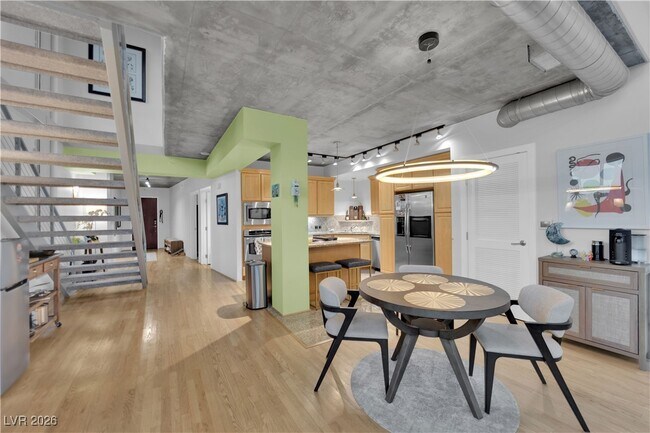 Building Photo - 360 E Desert Inn Rd