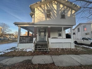 Building Photo - 209 1/2 Cherry St