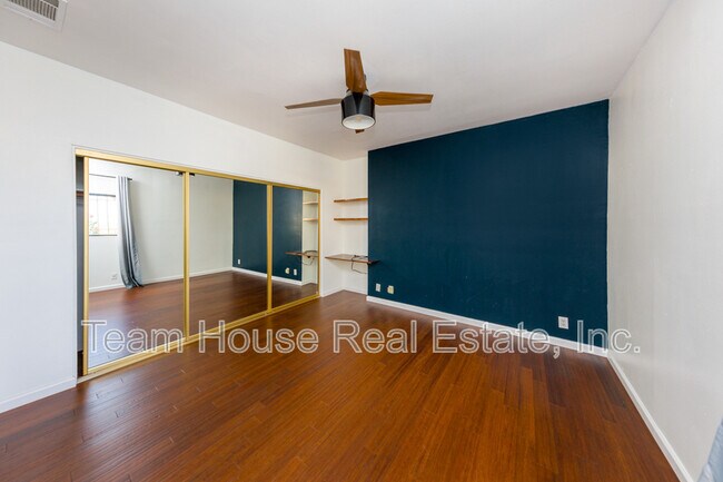 Building Photo - 5845 S Mansfield Ave