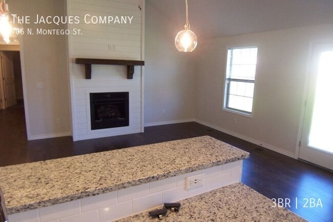 Building Photo - 706 N Montego St